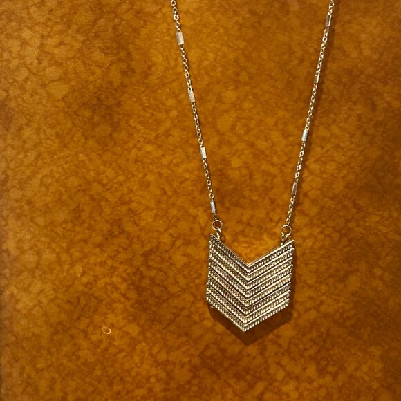 Gold Metal Arrow Chevron Necklace - Picture 5 of 15